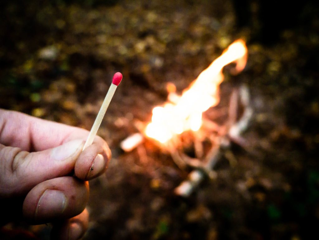 Défi : le feu avec une seule allumette